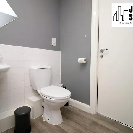 Fabulous 2 Bedroom Compass House By Jtb Stays Short Lets & Serviced Accommodation, Self Check-In And Wifi *