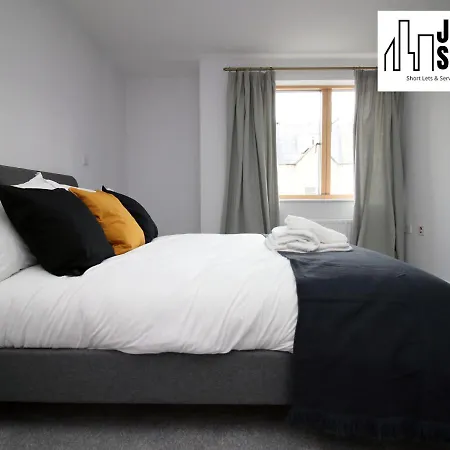 Apartment Fabulous 2 Bedroom Compass House By Jtb Stays Short Lets & Serviced Accommodation, Self Check-In And Wifi