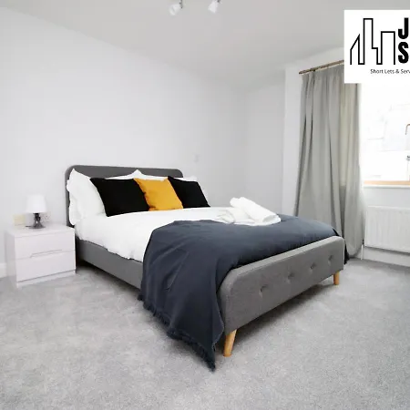 Fabulous 2 Bedroom Compass House By Jtb Stays Short Lets & Serviced Accommodation, Self Check-In And Wifi *
