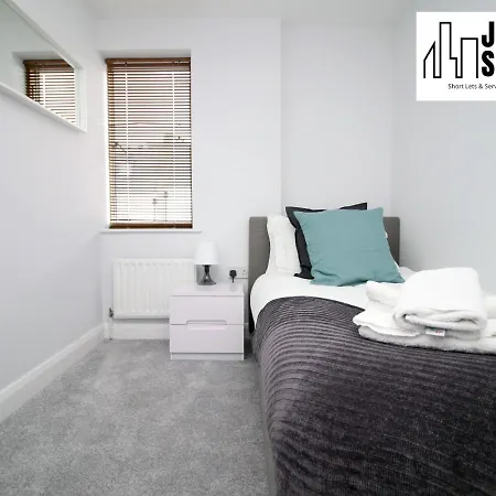 Fabulous 2 Bedroom Compass House By Jtb Stays Short Lets & Serviced Accommodation, Self Check-In And Wifi Bristol