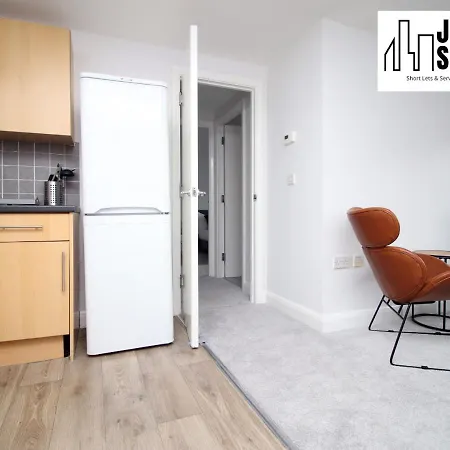 Fabulous 2 Bedroom Compass House By Jtb Stays Short Lets & Serviced Accommodation, Self Check-In And Wifi *