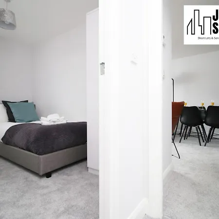 Fabulous 2 Bedroom Compass House By Jtb Stays Short Lets & Serviced Accommodation, Self Check-In And Wifi